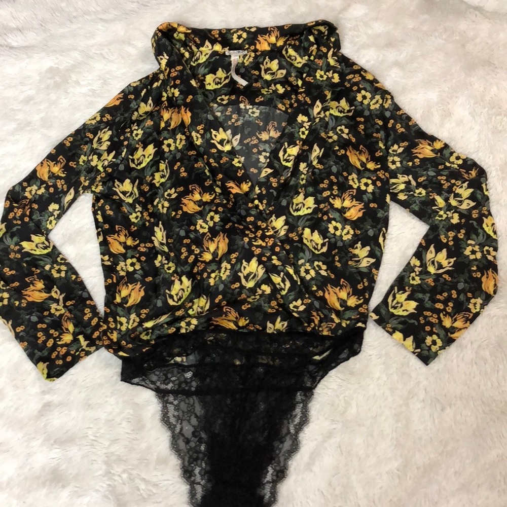 💯%Free PeopleBlack Elsa Printed Bodysuit - Picture 4 of 7